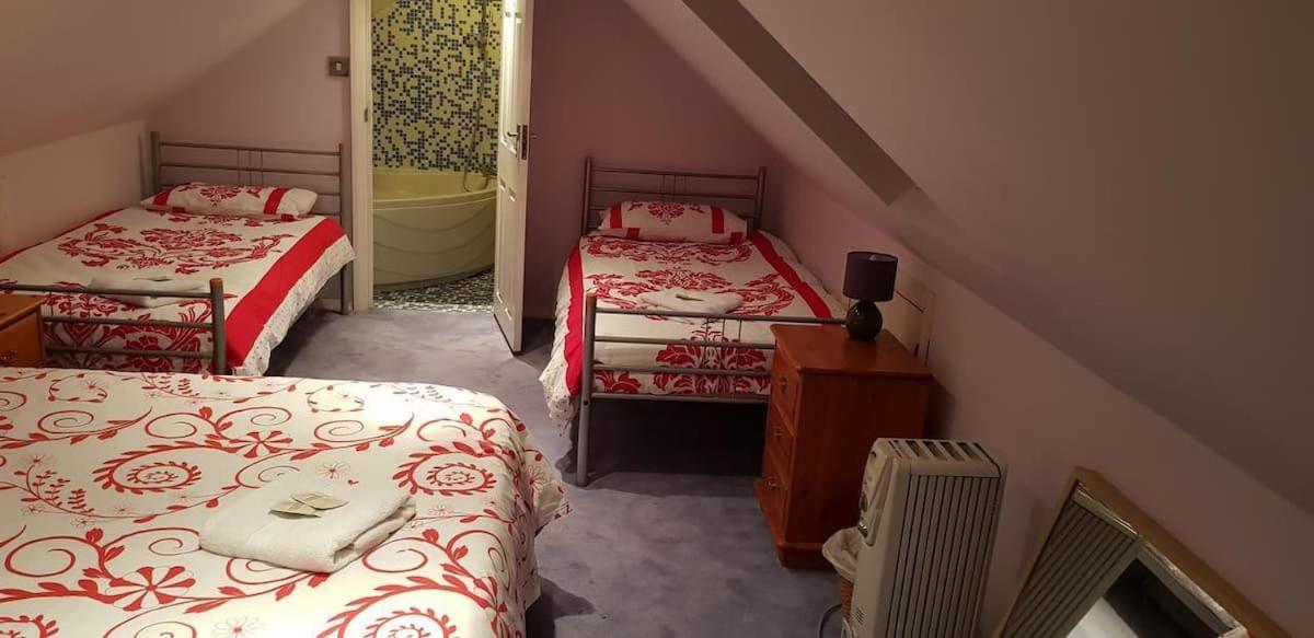 Oyo Guest House Ellipse Whetstone Eksteriør billede