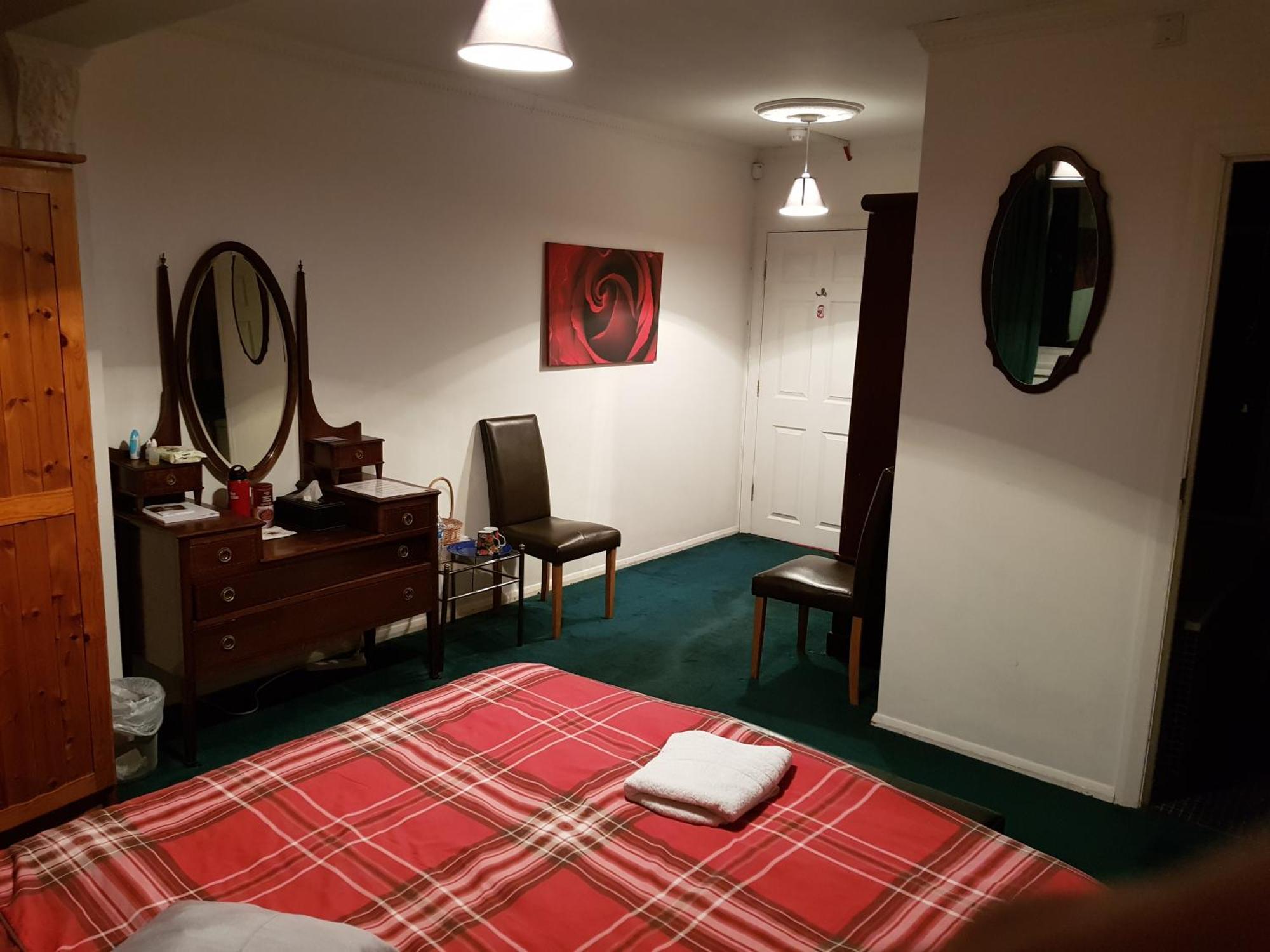 Oyo Guest House Ellipse Whetstone Eksteriør billede