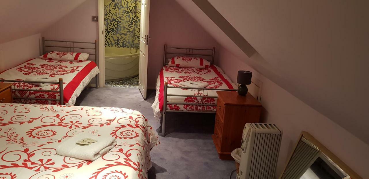 Oyo Guest House Ellipse Whetstone Eksteriør billede